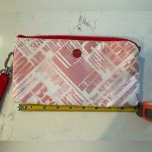 Brand New - Lululemon Curved Wristlet *Manifesto Print
White / Lulu Red